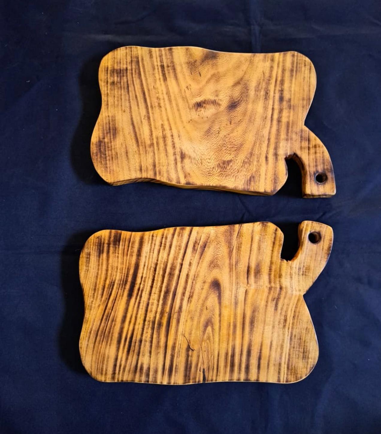APPLE SHAPED CHOPPING BOARD