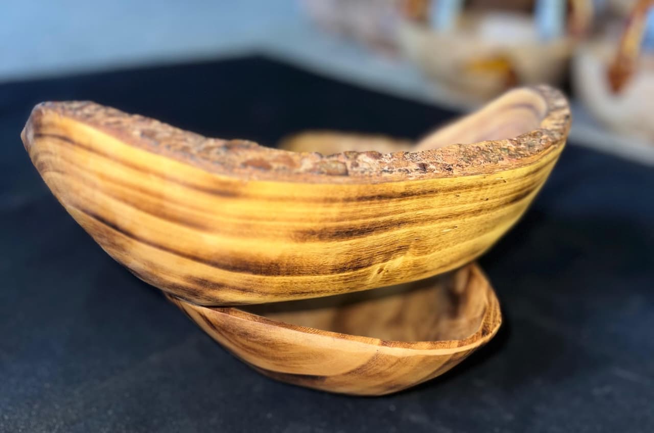 WOODEN BOWL ROUGH EDGES