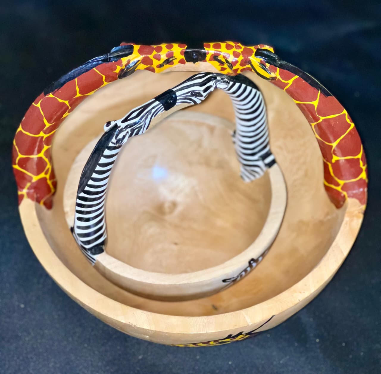 WOODEN BOWL WITH GIRAFFE HANDLE 12"