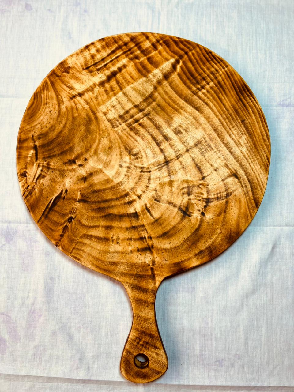 SMALL WOODEN CIRCULAR CHOPPING BOARD