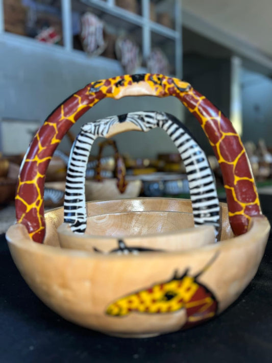 WOODEN BOWL WITH GIRAFFE HANDLE 8"
